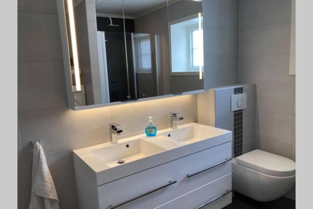 Luster Comfortable House In Quiet Area מראה חיצוני תמונה