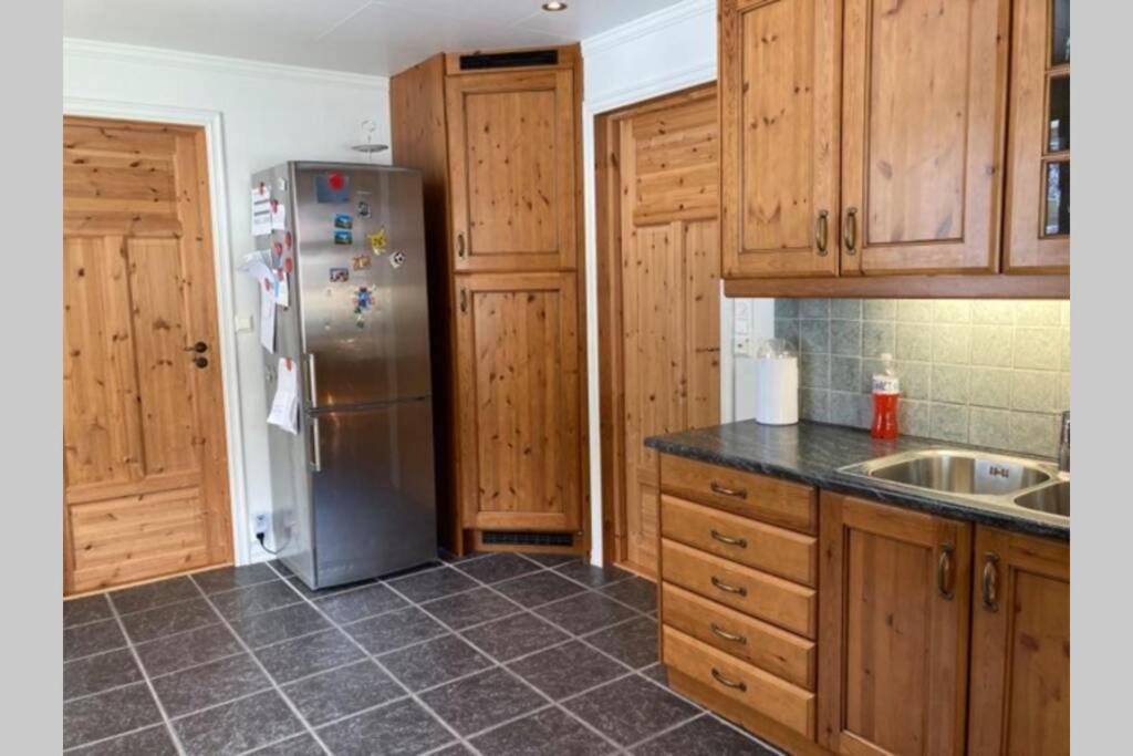 Luster Comfortable House In Quiet Area מראה חיצוני תמונה