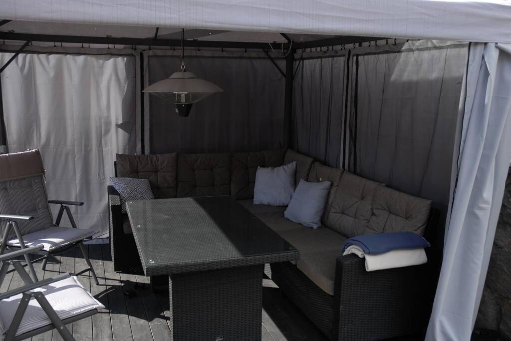 Luster Comfortable House In Quiet Area מראה חיצוני תמונה