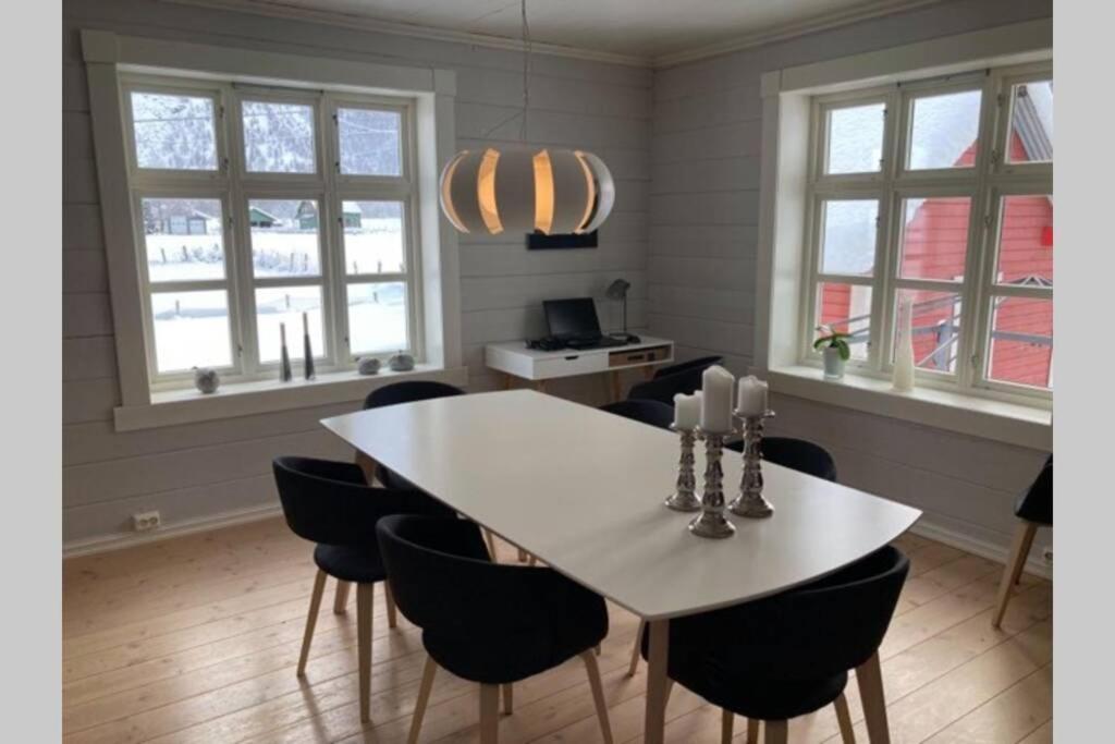 Luster Comfortable House In Quiet Area מראה חיצוני תמונה
