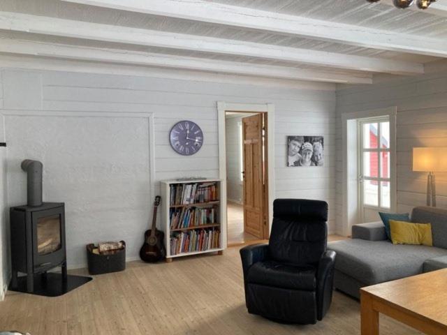 Luster Comfortable House In Quiet Area מראה חיצוני תמונה