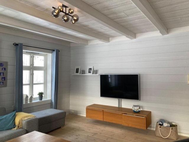 Luster Comfortable House In Quiet Area מראה חיצוני תמונה